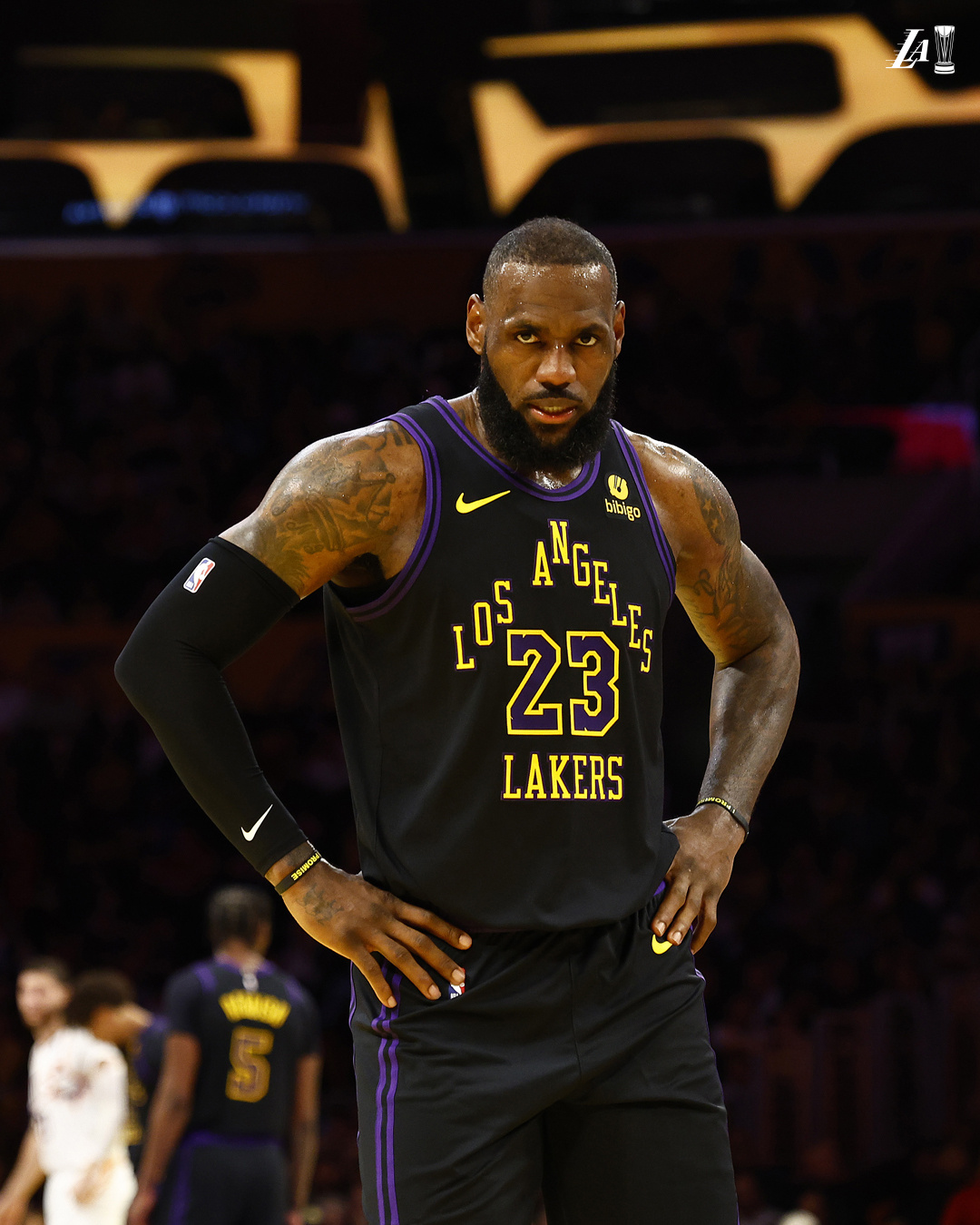 詹姆斯考虑换队为何难实现?NBA劳资协议扼杀交易
